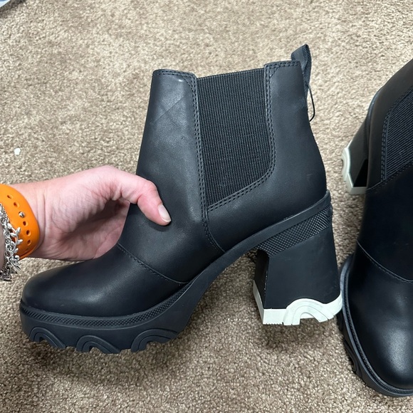 Sorel Black Ankle Booties - Picture 2 of 7